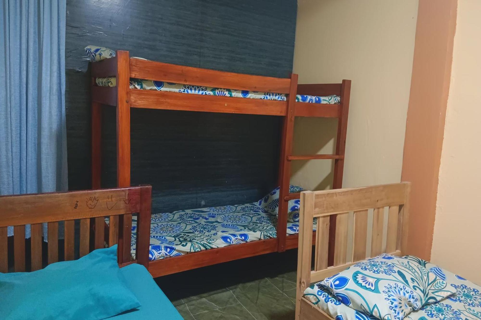 Larosa Hostel Puerto Princesa Εξωτερικό φωτογραφία